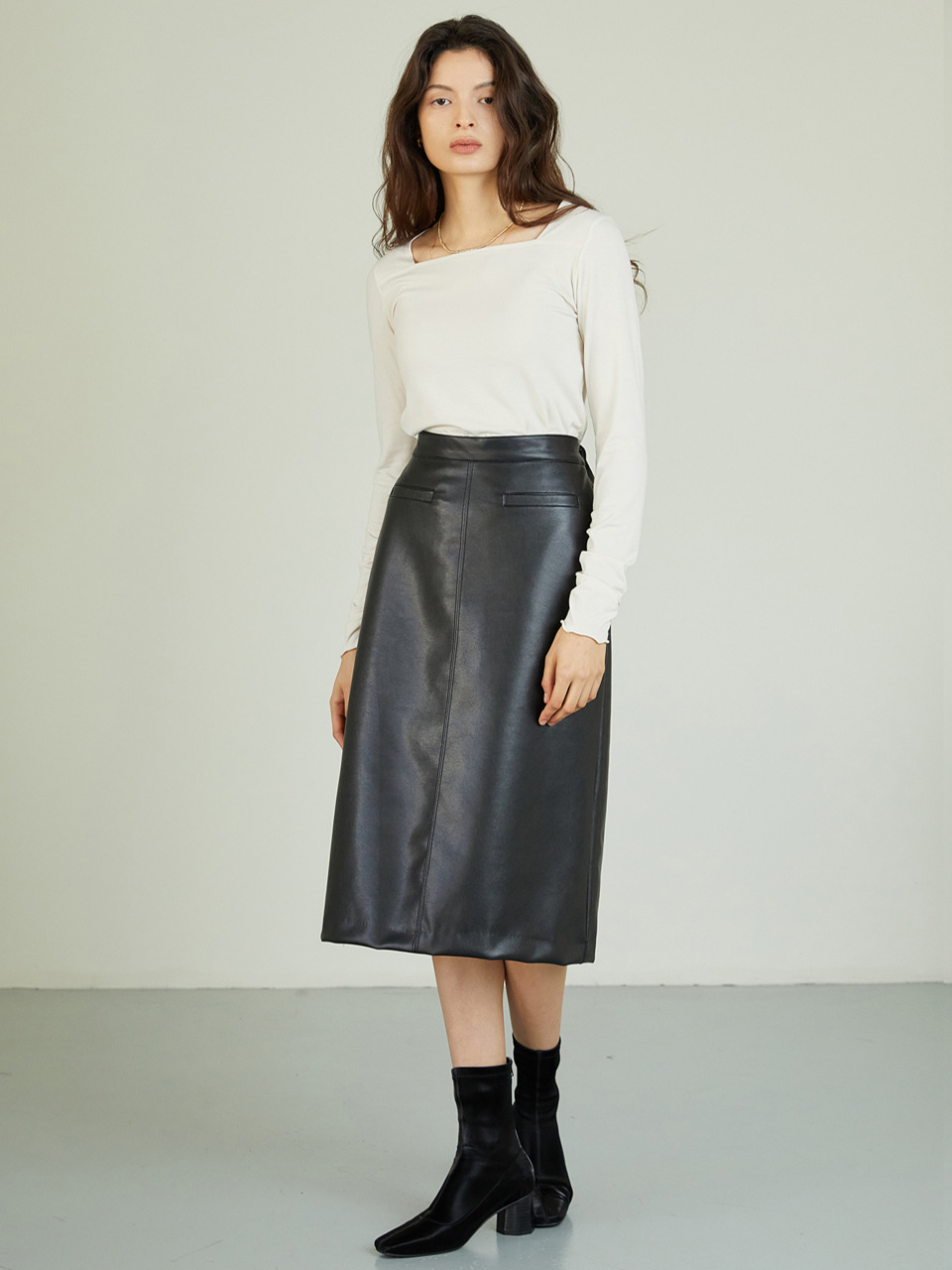 AE_Leather Pocket Skirt_BK